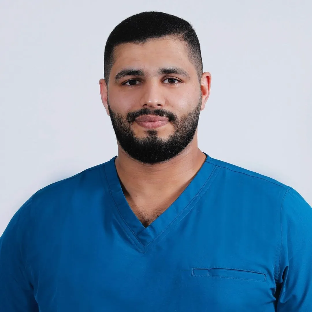 أخصائي العلاج الطبيعي أُسيد ياسر